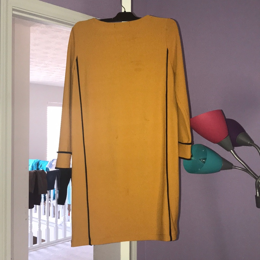 Mustard and black dress - Picture 2 of 2